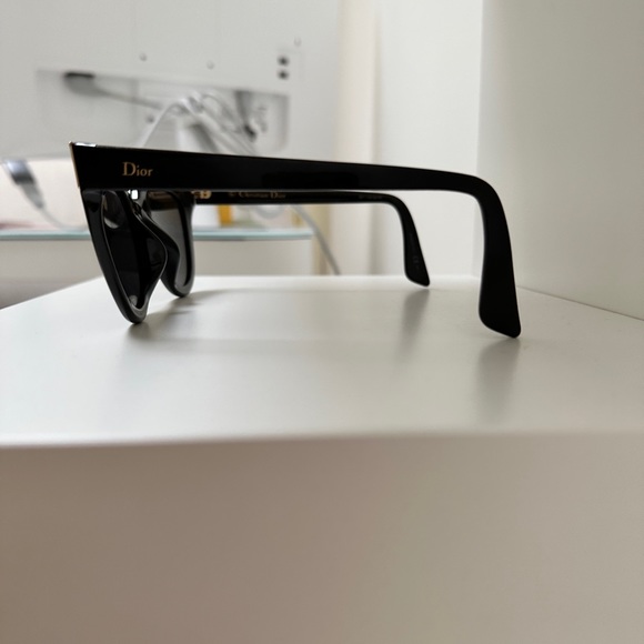 Like new Dior Sunglasses - Picture 6 of 10